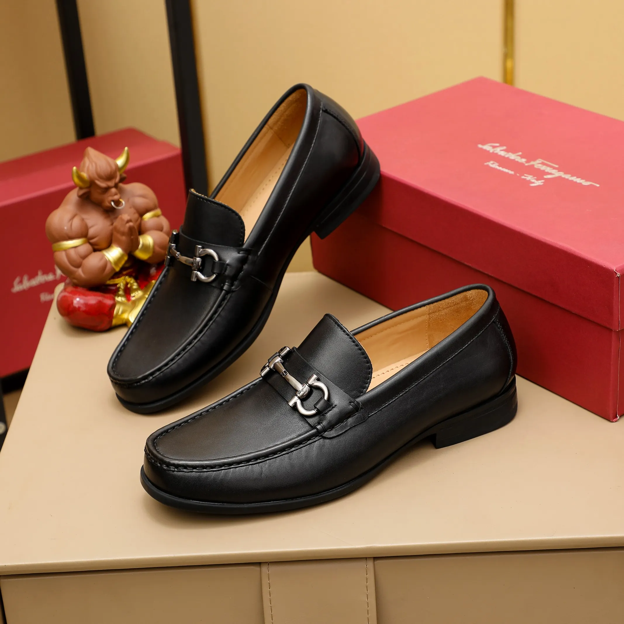 Men's clothing and shoes 💰460 🔥Ferragamo's new men's casual slip-on shoes🇨🇳Official website original 1:1 mold opening, original quality💯Fine workmanship, high-end luxury☘The upper is made of imported Italian first-layer cowhide🌴Luxury🐂leather lining🍓Rubber wear-resistant and non-slip outsole, breathable and comfortable to wear🍍The first choice for high-end men, black, size 38-45